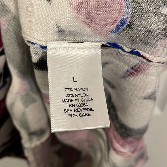 NWT Dress Barn Size Large Floral Short Sleeve Blouse - Picture 5 of 5